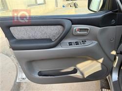 تۆیۆتا لاند کروزەر